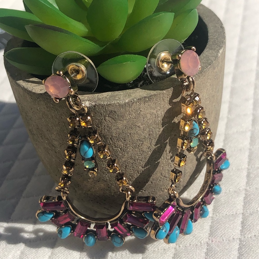 Fun lightweight drop earrings 💗